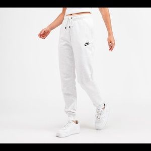 NIKE Women’s Essential Fleece Joggers